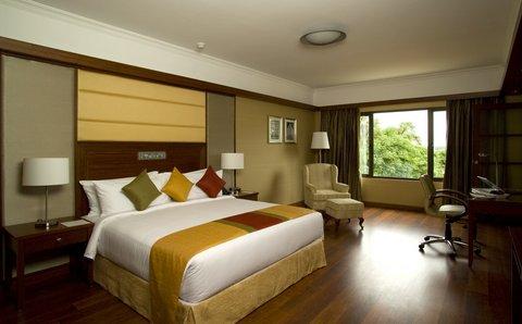 Kohinoor-Asiana-chennai-honeymoon-suite-room