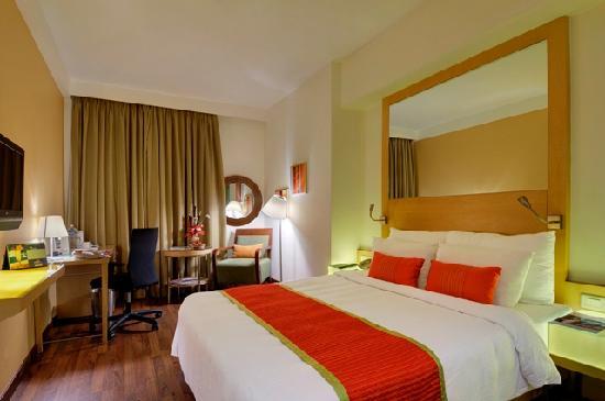 Pride-Hotel-chennai-honeymoon-suite-room
