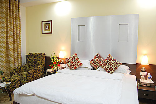 Ambica-Empire
-chennai-honeymoon-suite-room