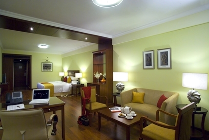 Kohinoor-Asiana-chennai-honeymoon-suite-room