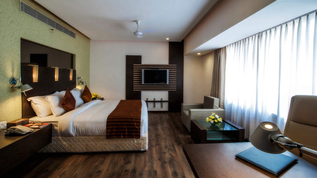 Ramada-chennai-honeymoon-suite-room