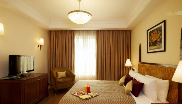 The-Accord-Metropolitan-chennai-honeymoon-suite-room