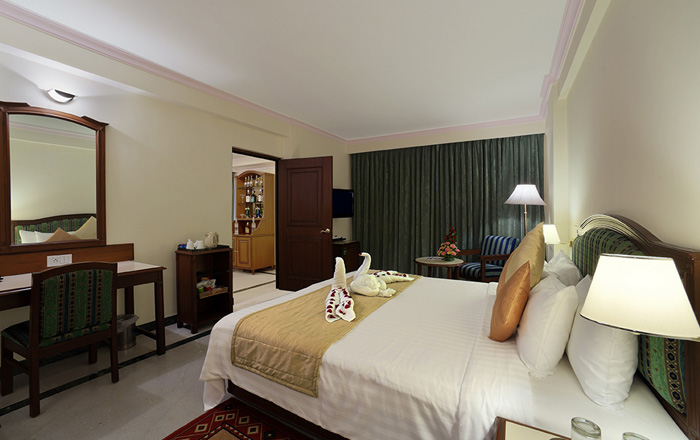 Radha-Regent
-chennai-honeymoon-suite-room