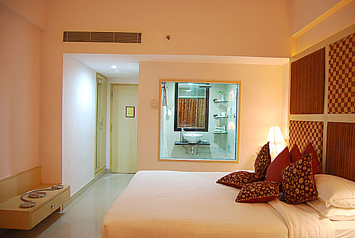 Ambica-Empire-chennai-honeymoon-suite-room