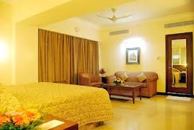 Breeze-Hotel-chennai-honeymoon-suite-room