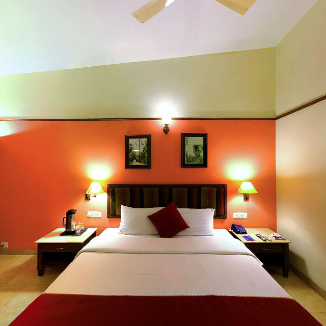 MGM-Beach-Resorts-chennai-honeymoon-suite-room