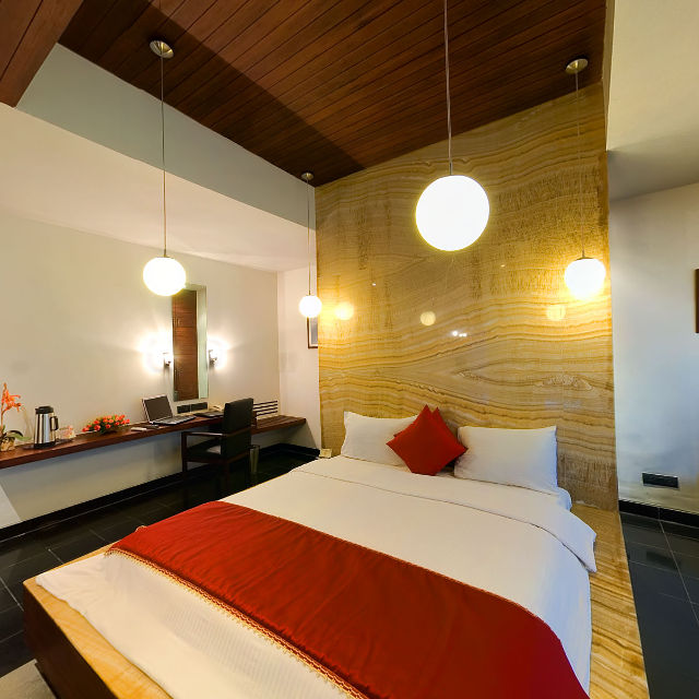 MGM-Beach-Resorts-chennai-honeymoon-suite-room