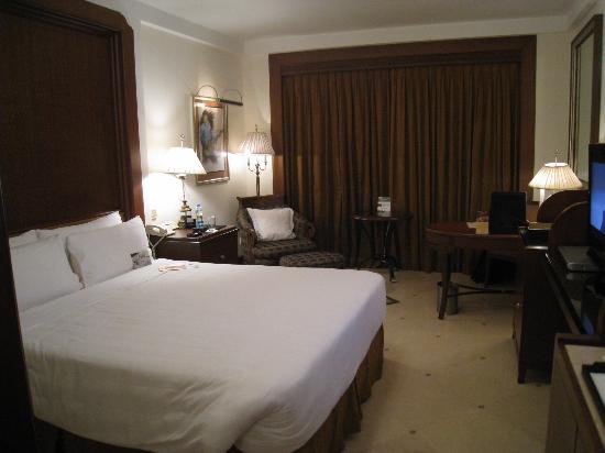 Park-Sheraton-chennai-honeymoon-suite-room