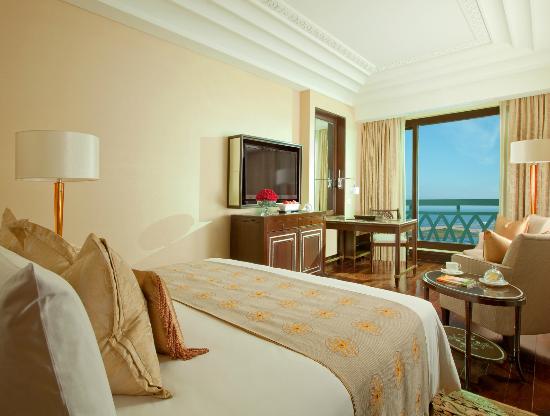 Leela-Palace-chennai-honeymoon-suite-room