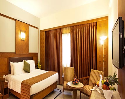 Jaya-Pushpam-chennai-honeymoon-suite-room