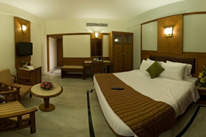 Jaya-Pushpam-chennai-honeymoon-suite-room